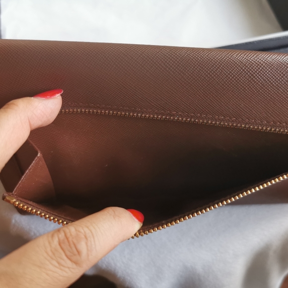 prada clutch - Picture 3 of 7